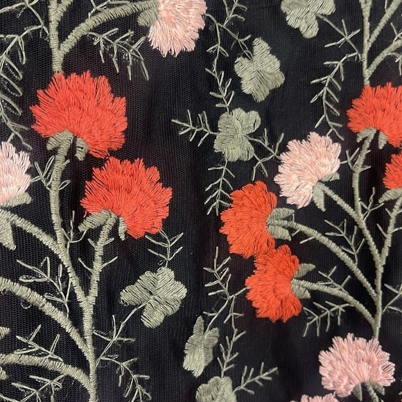 Solitaire Black Mesh Floral Embroidery 3/4 Bell Sleeve Top w/ Cami Size M Blouse - Picture 8 of 10